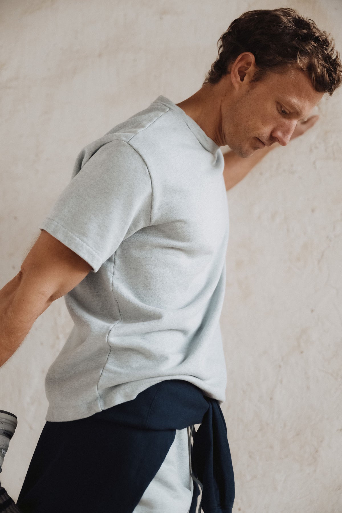 Men’s light grey crew T-shirt with dark shorts, short sleeves and boxy fit