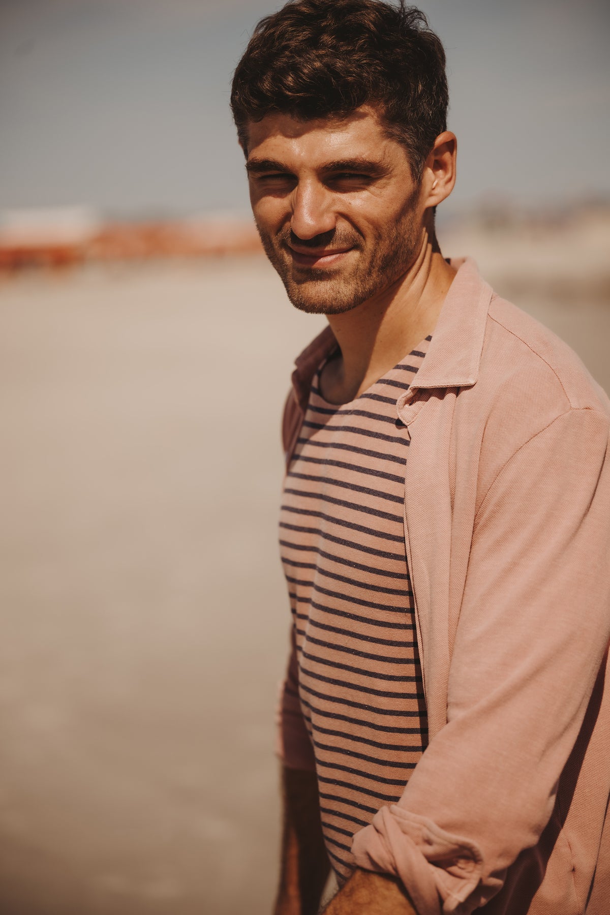 Model wearing rose cotton-hemp easy shirt with button-front and pointed collar