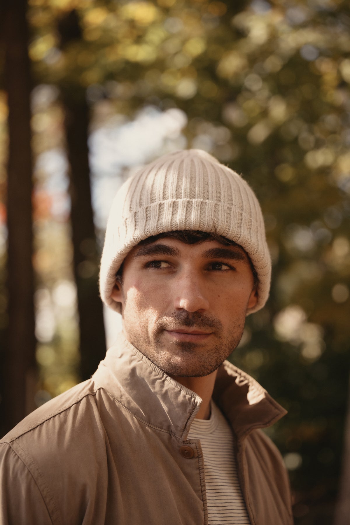 Recycled cashmere beanie, ribbed knit with cuff, light cream on model