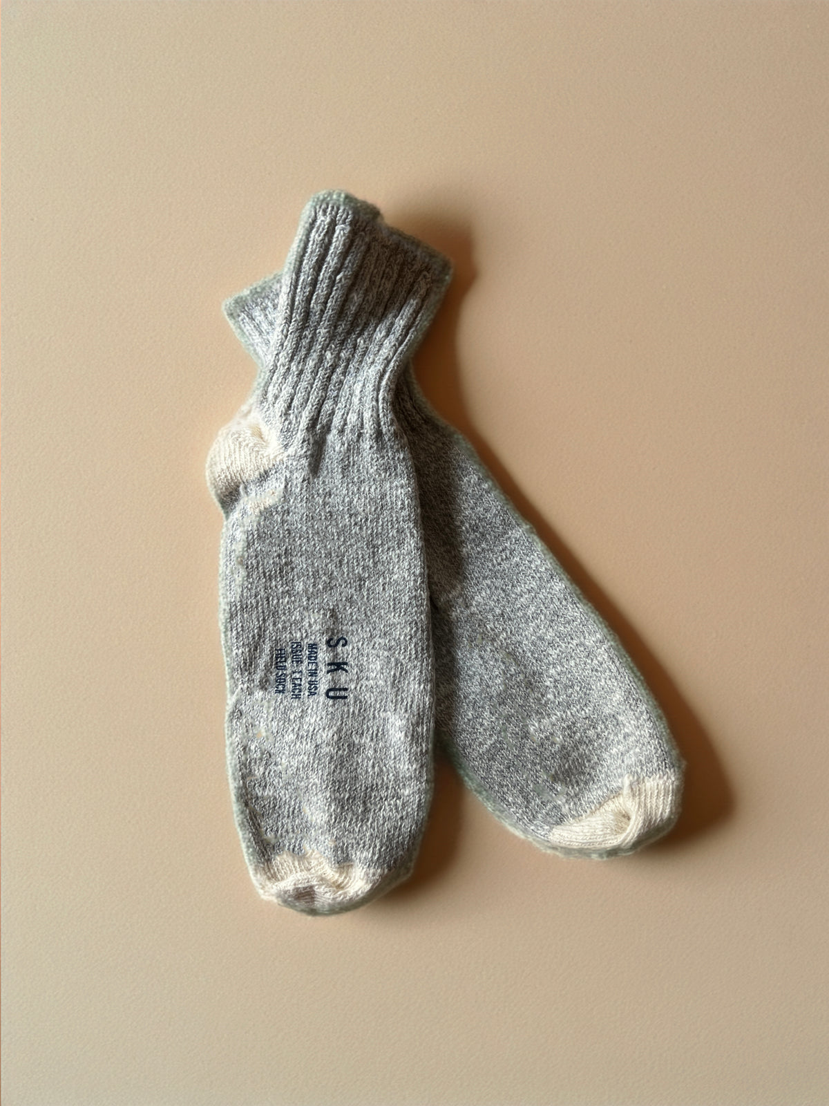 Ragg light grey ankle socks with ribbed knit cuffs, cushioned heel and toe