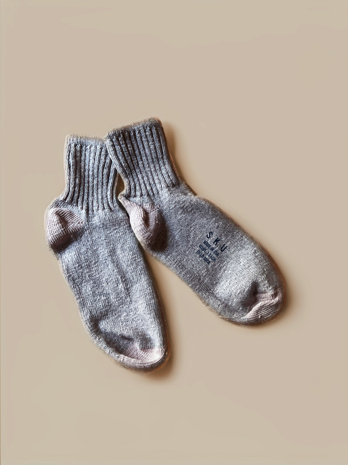Ragg dark grey ankle socks with ribbed cuffs and cushioned heel and toe