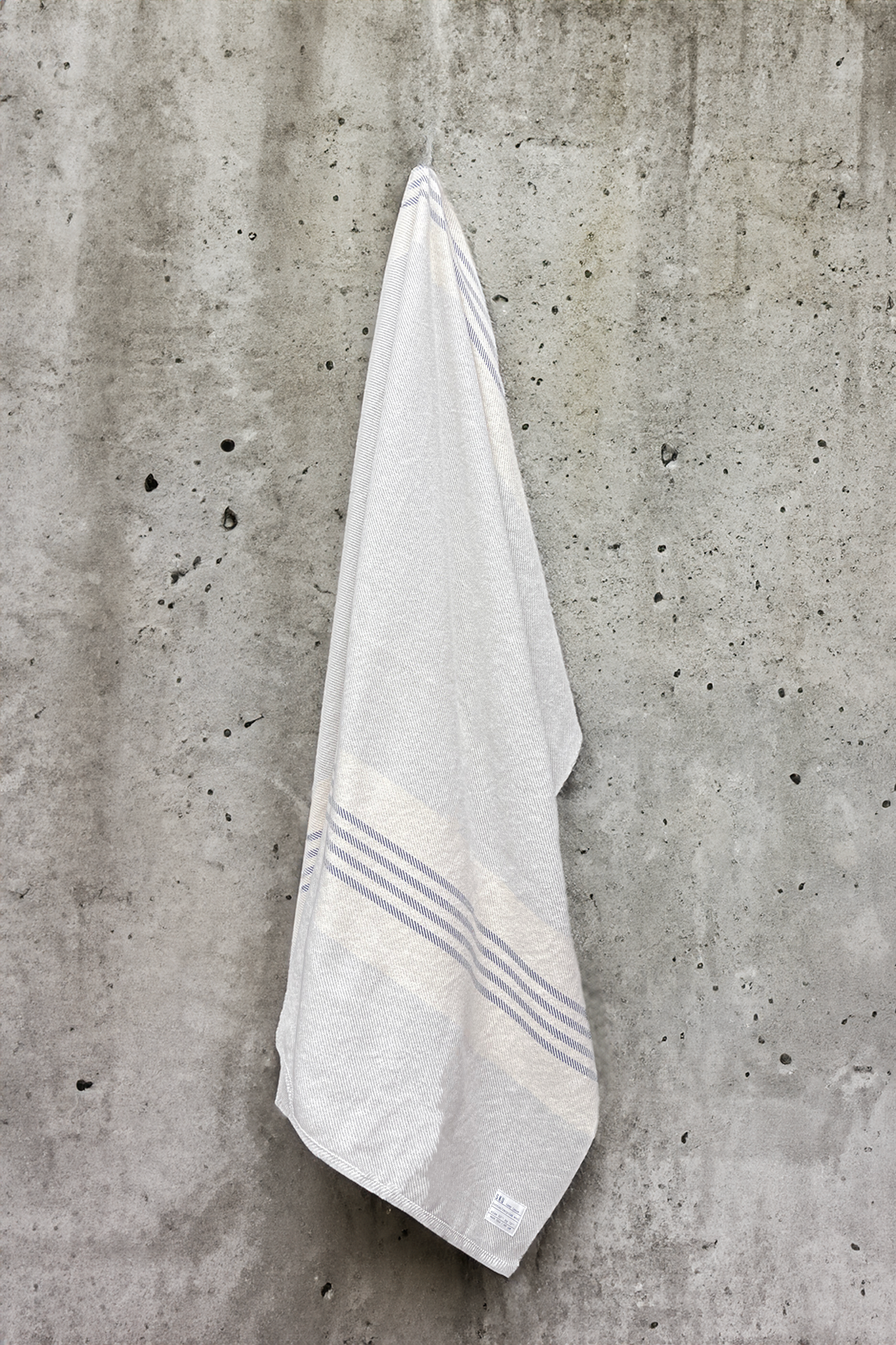 Camp Agnes blanket, light silver with oat and denim blue stripe border