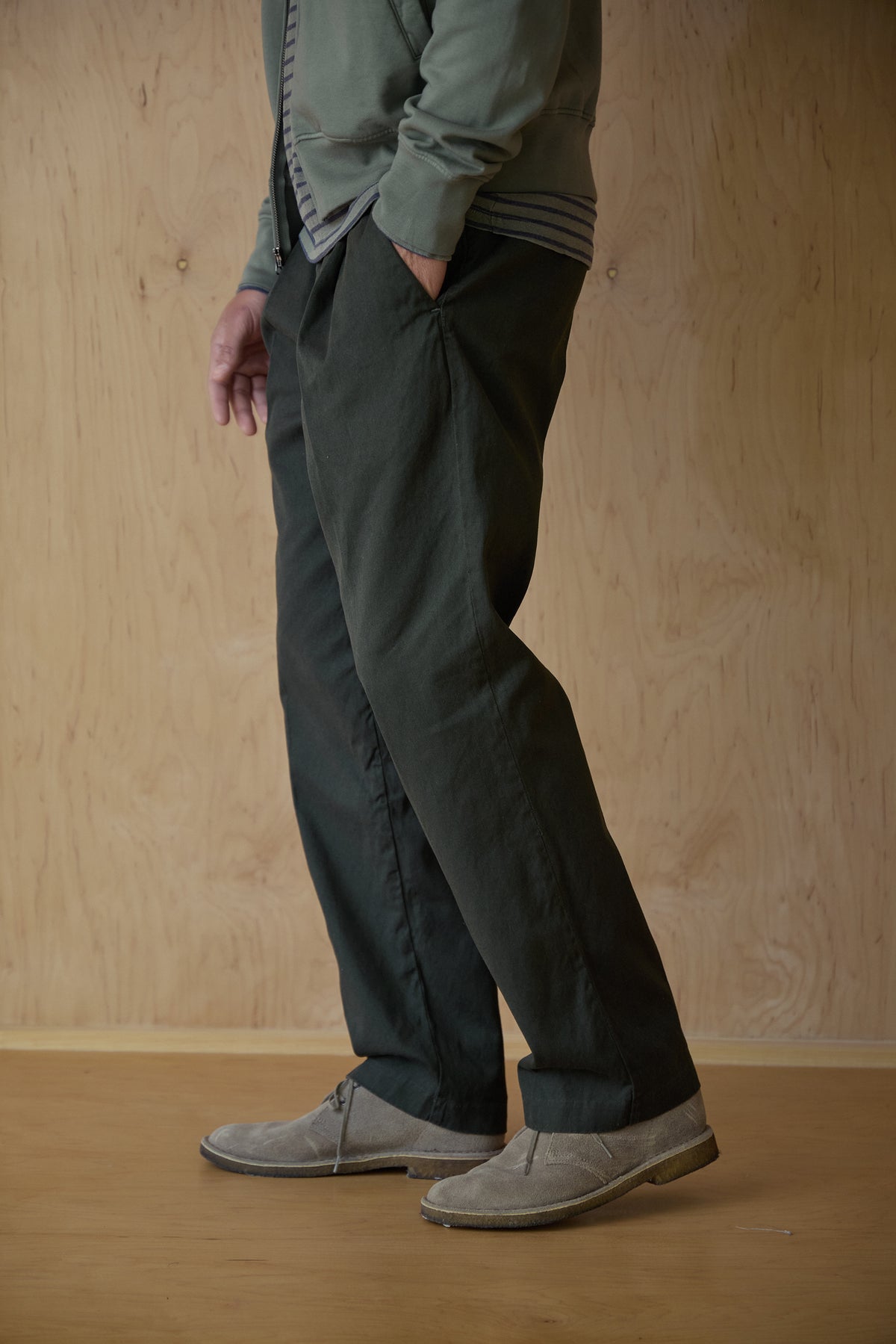 Basil pleated chino pants close-up at ankles, straight legs, pleated front