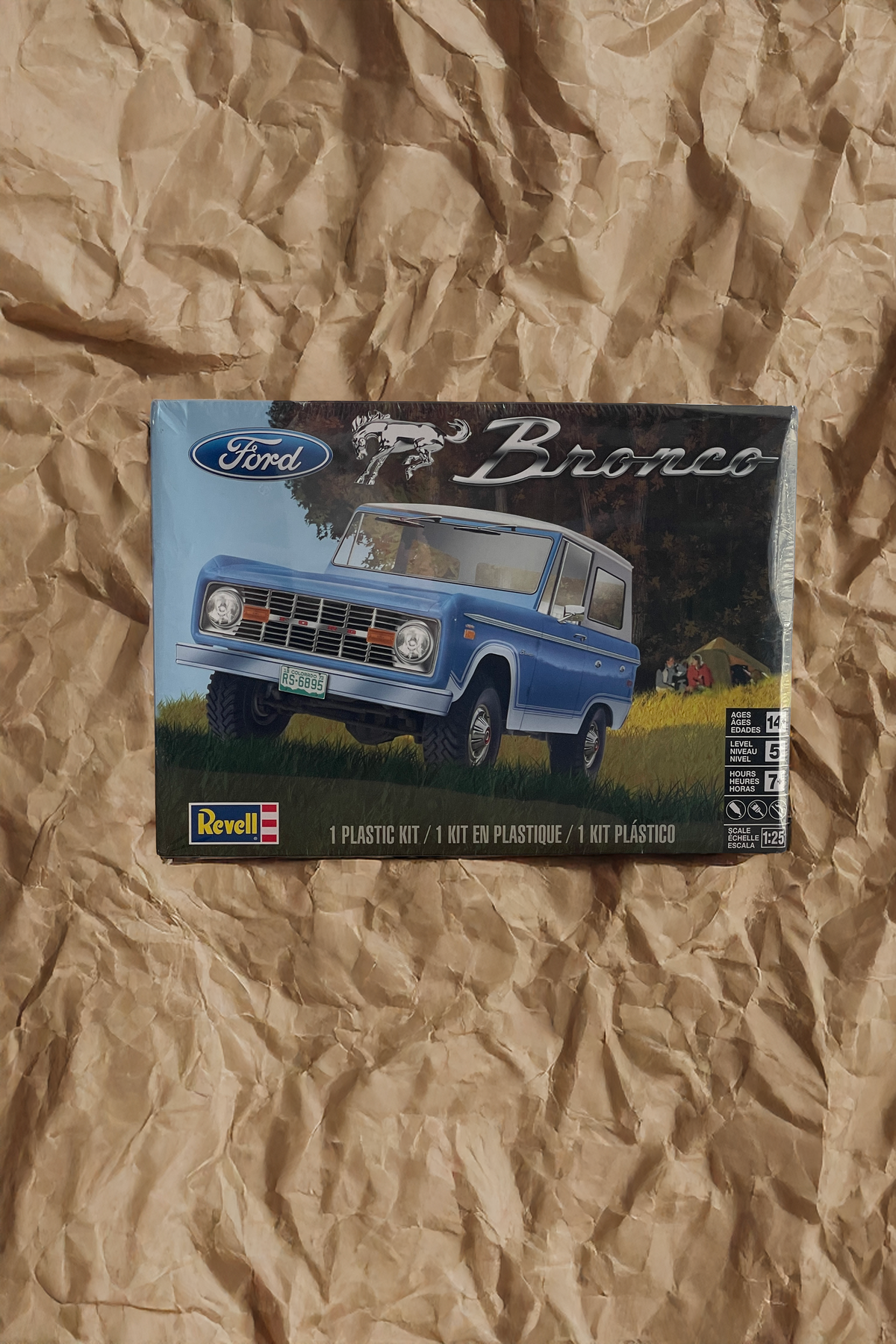 Ford Bronco 1:25 model kit box, Revell branding and blue truck artwork